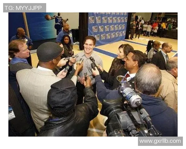 小牛与公牛小丁精彩对决进球瞬间引发球迷热烈欢呼 小牛与公牛小丁精彩对决进球瞬间引发球迷热烈欢呼